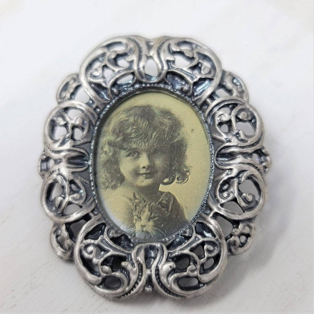 Vintage Pewter Finish Pin Brooch Photo Frame Oval